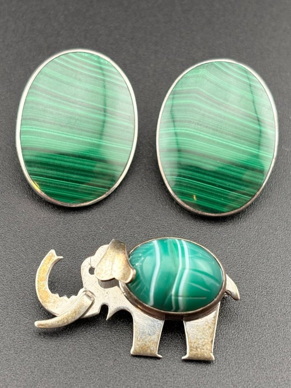 RARE W.E. Richards Sterling Silver Banded Agate Elephant Brooch & 950 Malachite